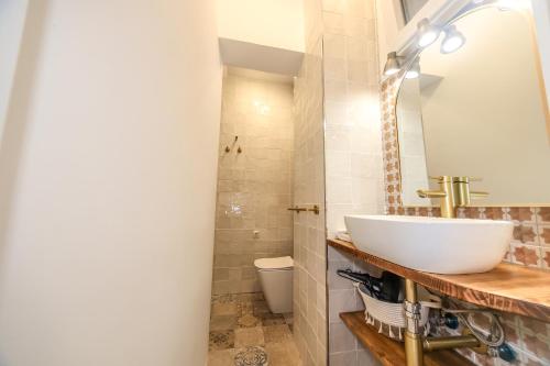 iYOURBASICS Lovely Studio Hinestrosa 23 FREE WIFI&AC