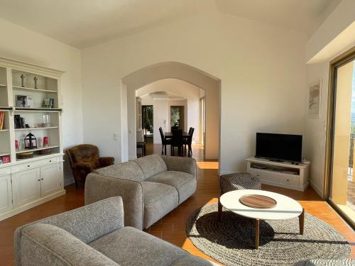 Χώρος καθιστικού στο Villa La Baume 10 couchages, piscine, vue mer Le Tignet 06