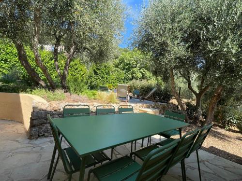 Κήπος έξω από το Villa La Baume 10 couchages, piscine, vue mer Le Tignet 06
