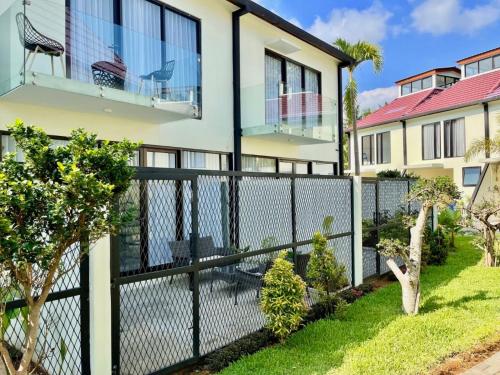 De Residence Pangandaran by Mabano Estatesにある庭