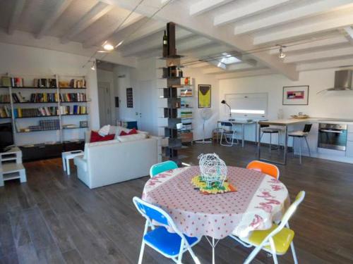 a room with a table and chairs and a living room at Casa Robilio in Maccagno con Pino e Veddasca