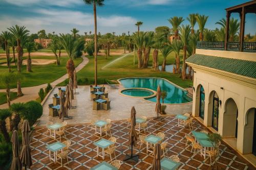 Бассейн в Palmeraie Golf Suites By Pickalbatros или поблизости