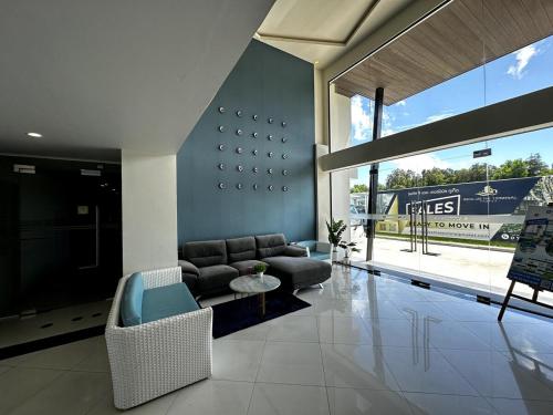 Χώρος καθιστικού στο Royal Lee 1 bedroom Apartment
