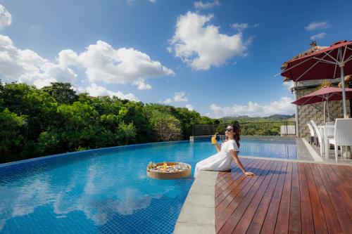 Πισίνα στο ή κοντά στο The Sterling Villas