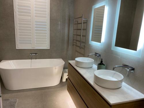 Et badeværelse på Bella Cottage by the sea