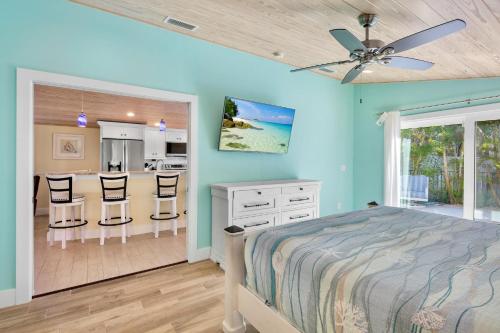 En eller flere senge i et værelse på Bean Point Bungalow