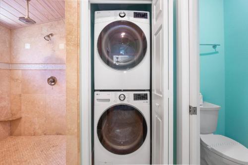 Et badeværelse på Bean Point Bungalow