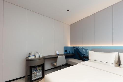 Ένα ή περισσότερα κρεβάτια σε δωμάτιο στο Atour Light Hotel Pazhou Exhibition Center Kecun Subway Station