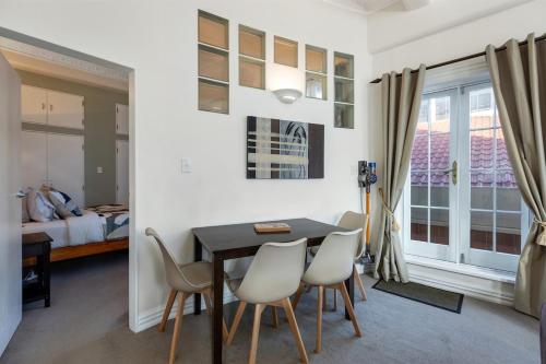 Χώρος καθιστικού στο The Nest - Central and Sunny Wellington Loft