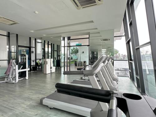 Pusat kecergasan dan/atau kemudahan kecergasan di 2BR WIFI, Mid Valley, Mosaic Southkey, 5-7 pax, 7 mins to CIQ