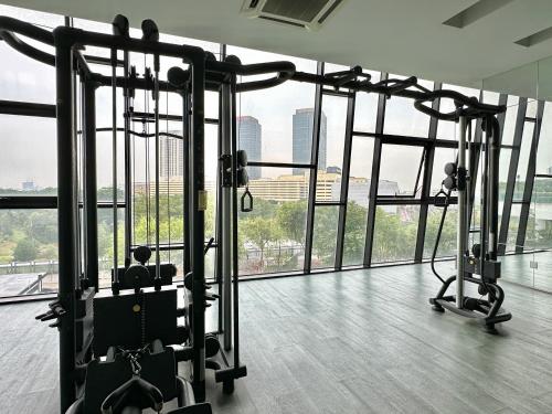 Pusat kecergasan dan/atau kemudahan kecergasan di 2BR WIFI, Mid Valley, Mosaic Southkey, 5-7 pax, 7 mins to CIQ