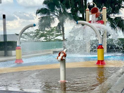 Kolam renang di atau dekat dengan 2BR WIFI, Mid Valley, Mosaic Southkey, 5-7 pax, 7 mins to CIQ