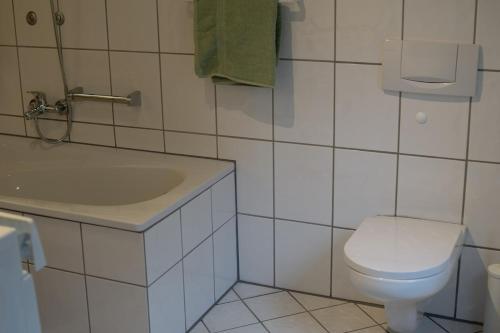 Ένα μπάνιο στο Ferienhaus "Homely House" - No 2
