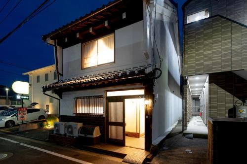 Fukuoka Meinohama Designer Holiday Home, Entire Rental up to 18 Guests