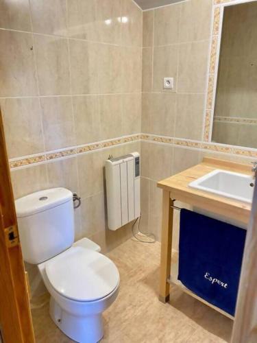Ένα μπάνιο στο Apartamento Espert l CINE l garaje l BBQ I Tenis