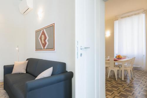 Χώρος καθιστικού στο Regis Condo