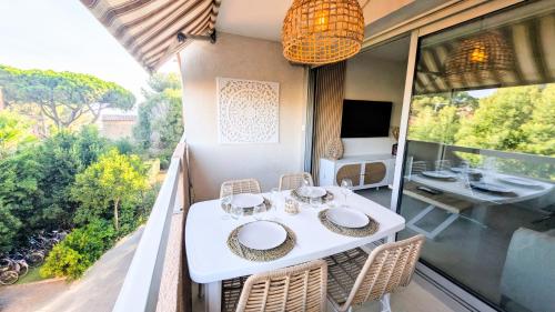 Appart cosy, 2 pièces, clim, parking privée, tout équipé, face au port de Santa Lucia