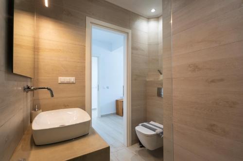Ένα μπάνιο στο Marina Bay Aparment