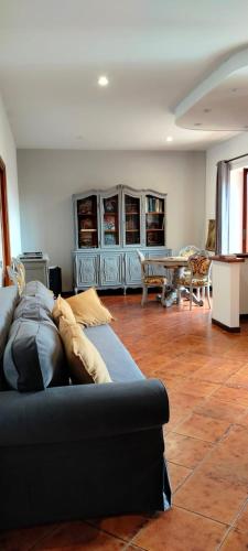GRANDE APPARTAMENTO su DUE LIVELLI con TERRAZZA