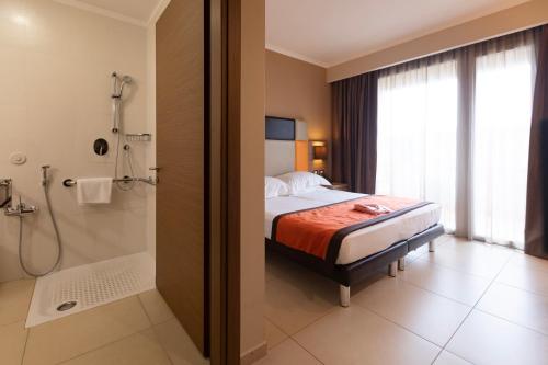 Postel nebo postele na pokoji v ubytování Hotel Tiber Rooftop & Wellness