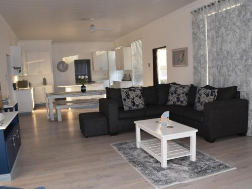 Dapur atau dapur kecil di Seaview Holiday Villa