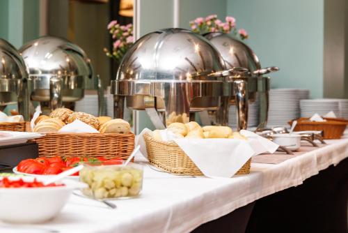 a buffet with baskets of food on a table at Luksusowe Apartamenty Echo in Cedzyna