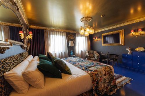 Glam Taoo Hotel Apartamento Boutiqueにあるベッド