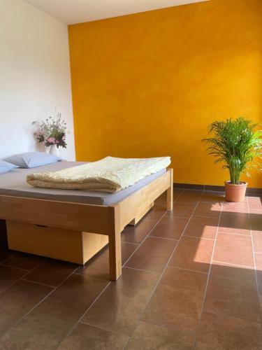a bedroom with a bed and a yellow wall at Ostello Cresciano in Cresciano