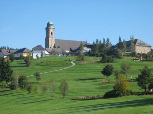 a large building with a tower on a green field at Ferienwohnung Panorama-Studio in Pfarrkirchen in Pfarrkirchen im Mühlkreis
