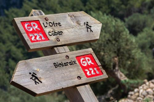 a wooden sign with signs that say love and children at Can Curt Villa in Pollença