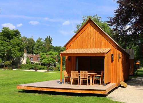 Zahrada ubytování Les Cabanes du Moulin de l'Ortille & SPA
