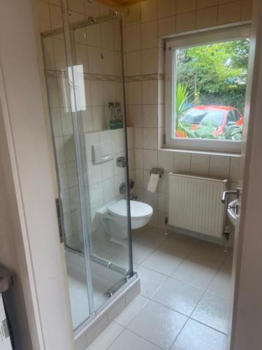 Koupelna v ubytování 1 Zimmer Wohnung Zorneding