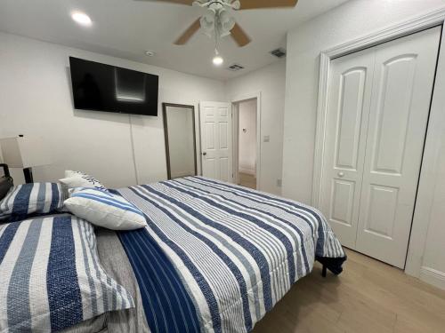 a bedroom with a bed and a tv on the wall at Downtown Cozy 1B-1B #1 in Tampa