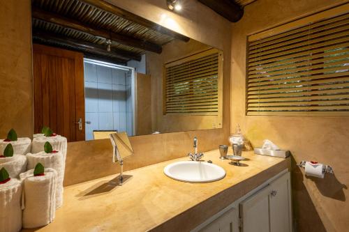 Ένα μπάνιο στο Karongwe - Noka House