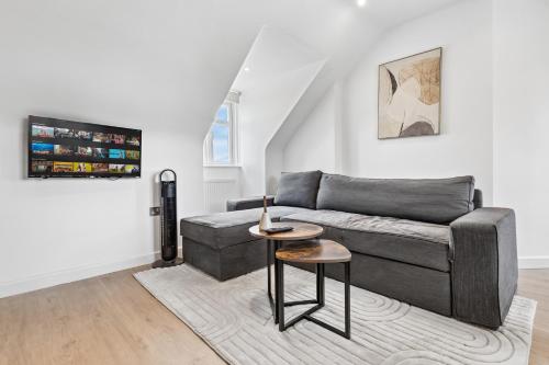 Posezení v ubytování Quiet Flat, Sleeps 5, Free Parking Included