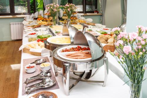 a buffet of food on a long table at Hotel Echo in Cedzyna