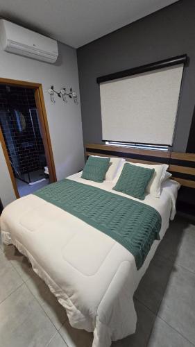 Postel nebo postele na pokoji v ubytování Hotel Flores de Holambra