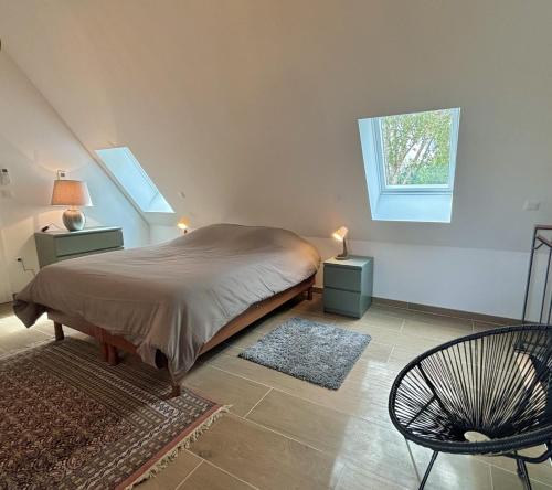 Ένα ή περισσότερα κρεβάτια σε δωμάτιο στο Designer flat with lovely terrace!