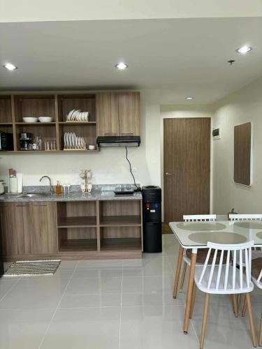 Mactan Plains Unit For Rentにあるキッチンまたは簡易キッチン