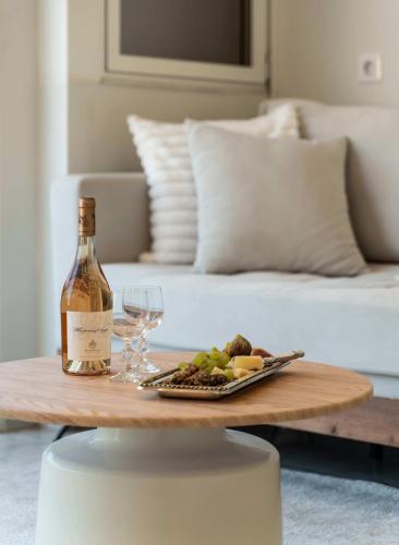 Luxury Modern Apartment with Stunning Glyfada View