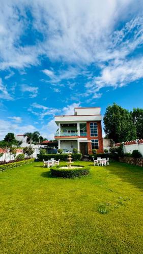 Zahrada ubytování AraVilla Queen - Luxury 5BHK Boutique Villa With Pool