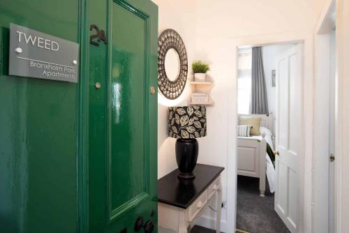 Ένα ή περισσότερα κρεβάτια σε δωμάτιο στο Tweed - Town Apt Wedding guest early check in