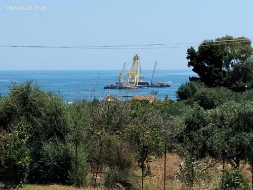 a container ship in the ocean with a crane at SOLUNTUM - locazione turistica in Santa Flavia