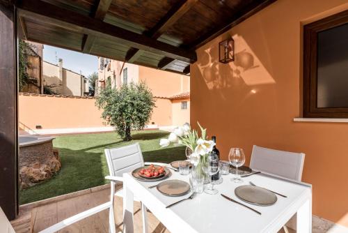 The Best Rent - Peaceful oasis with garden near the Colosseum
