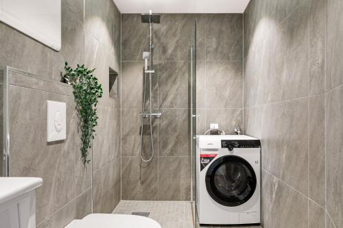 Et badeværelse på Light & Modern, City Apartment