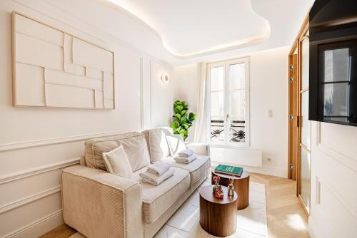 7#Newsuite#4 people#Saint Germain#Notre-Dame