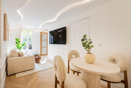 7#Newsuite#4 people#Saint Germain#Notre-Dame