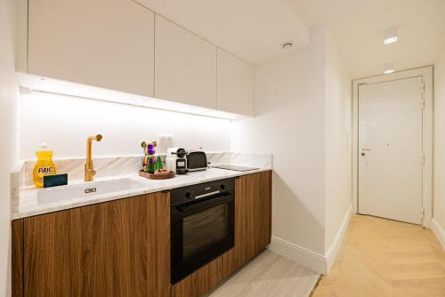 7#Newsuite#4 people#Saint Germain#Notre-Dame