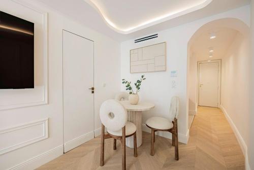 7#Newsuite#4 people#Saint Germain#Notre-Dame