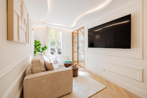 7#Newsuite#4 people#Saint Germain#Notre-Dame